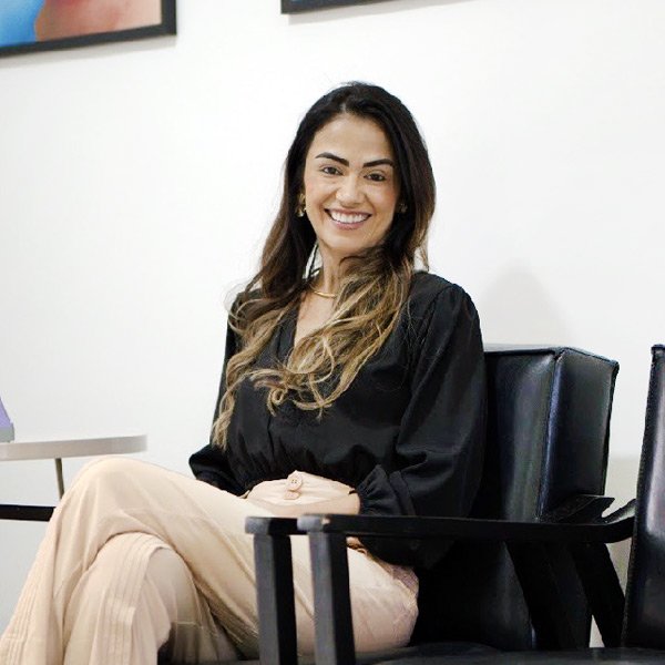 Dra Paula Teixeira - Cirurgiã Dentista (CRO 81.508)
