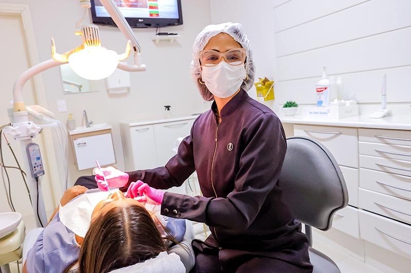 restauração dentária em Araçatuba com a Dra Paula Teixeira